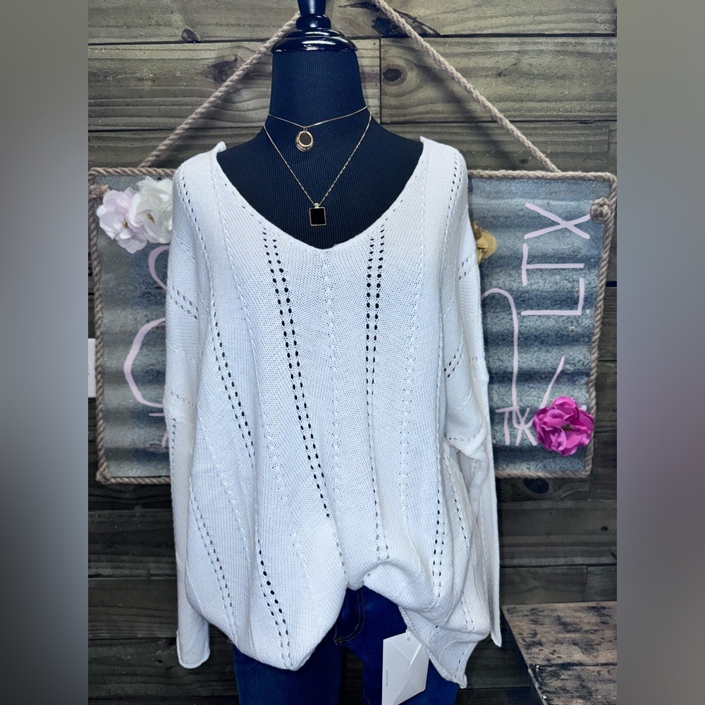 Boutique Brand V Neck Knit Scalloped Hem Sweater 💗